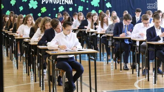CKE ogłasza zmiany. Próbne egzaminy dopiero od stycznia 2026 roku