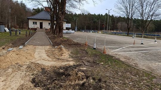 Ćmielów poprawia  infrastrukturę  sportową 