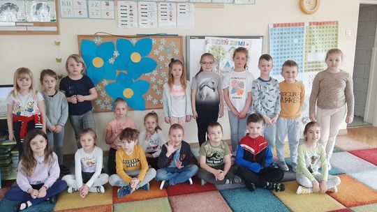 "Co Za Dzieci": Przedszkolaki z 11-stki o niezapominajkach 