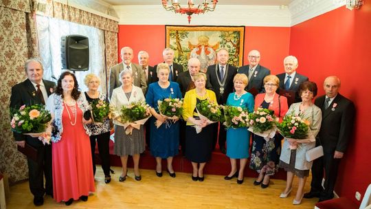 Coraz więcej par małżeńskich z Ostrowca z medalami od Prezydenta RP