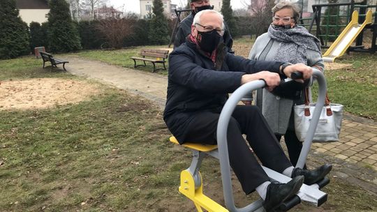 Coś dla dzieci, coś dla dorosłych - doposażono plac zabaw na Kolonii Robotniczej
