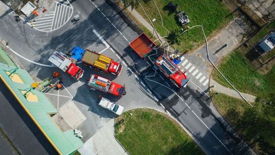 Ćwiczenia służb mundurowych w sandomierskim zakładzie  Pilkington