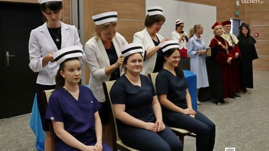 Czepkowanie nowych pielęgniarek i położnych
