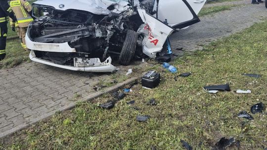 Czołowe zderzenie dwóch skód w Piotrowcu. Jedna osoba trafiła do szpitala