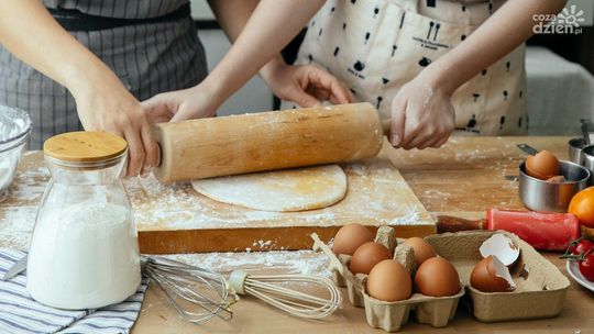 Czy różnią się drożdże świeże od drożdży instant? Postaw na odpowiednie rozwiązania do pieczenia