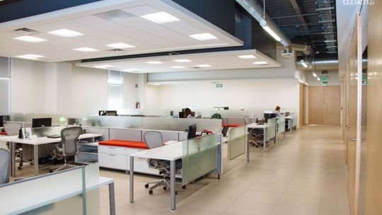 Czym różni się drukarka biurowa od domowej? Poznaj zalety profesjonalnych rozwiązań dla firm