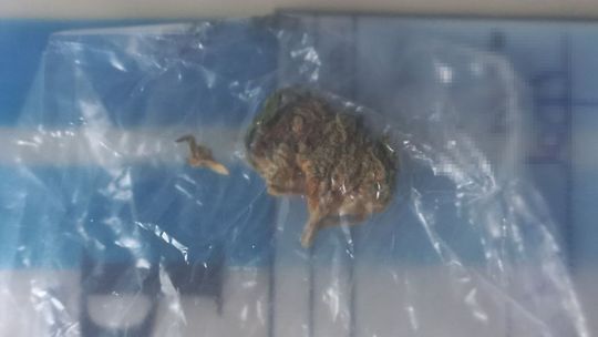 Czyn chuligański z narkotykami w tle