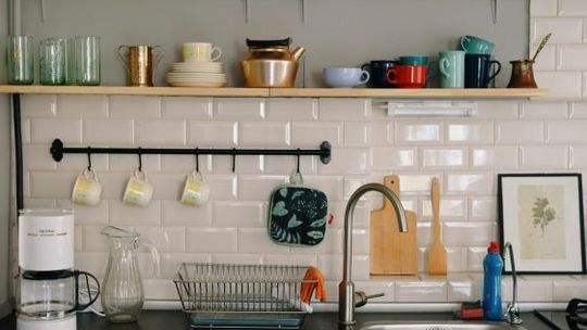 Czyszczenie sprzętów i wymagających powierzchni - odkryj potęgę specjalistycznych środków czyszczących