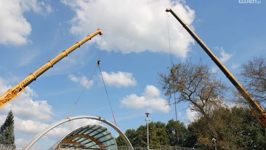 Dach w ostrowieckim amfiteatrze rośnie w oczach 