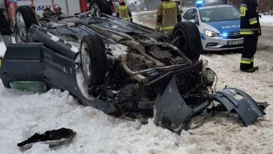 Dachowanie auta w Sudole