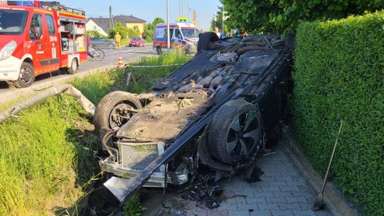 Dachowanie osobówki w Woli Morawickiej