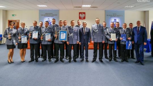 DAMIAN ŁASAK - dzielnicowy z Ostrowca na medal