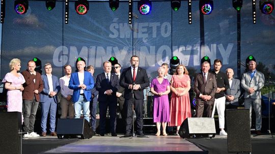De Mono porwało Nowiny, ale to nie gwiazda była tu najważniejsza. Tak gmina świętowała razem
