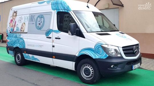 Dentobus także w grudniu. Bezpłatna opieka stomatologiczna dla dzieci i młodzieży