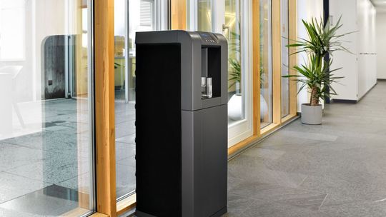 Dlaczego opłaca się zamówić wodę do biura?