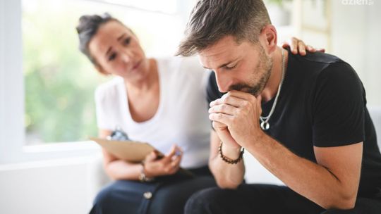 Dlaczego pomoc terapeuty uzależnień jest kluczowa w walce z nałogiem?