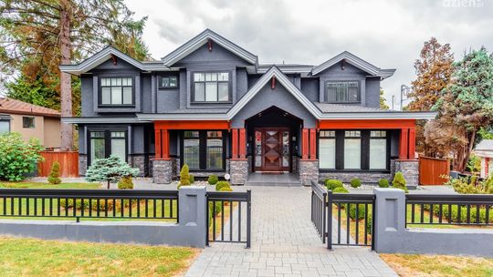 Dlaczego warto ogrodzić posesję panelami?