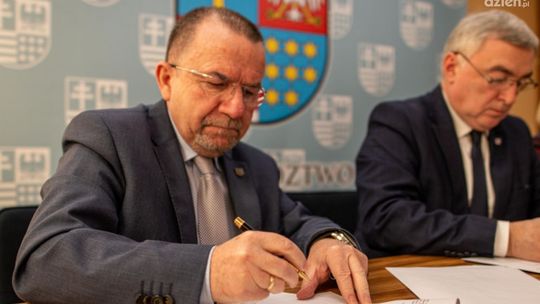 Do laboratorium w Podzamczu przyjmowane są kolejne próbki 