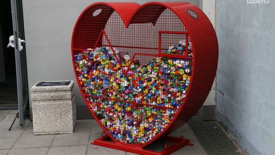 Do serca nakrętki wrzucają i pomagają!