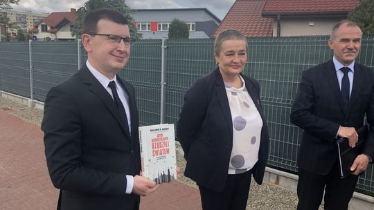 Dobra współpraca popłaca. Prezent w dniu jubileuszu 30 lecia samorządu dla prezydenta