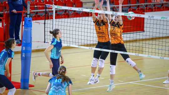 Dobry wynik siatkarek KSZO SMS Ostrowiec na turnieju w Krzeszowicach