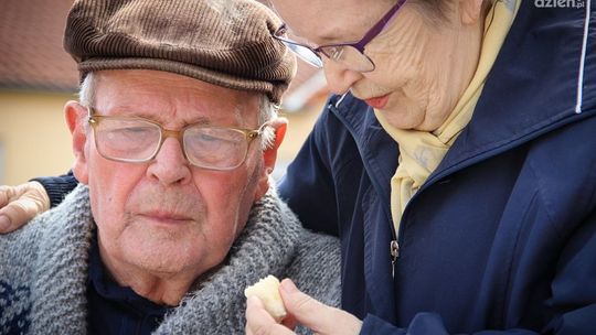 Dodatkowe roczne świadczenie pieniężne dla emerytów i rencistów już w kwietniu