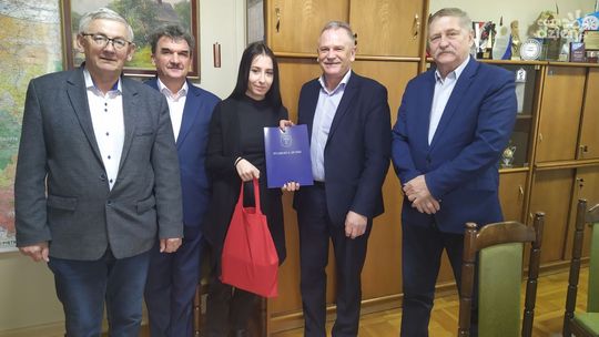  Dominika Pawełczyk ze stypendium sportowym sportowym buskiego starosty 