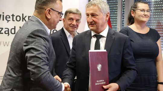  Dotacje dla szkół na sprzęt dydaktyczny 