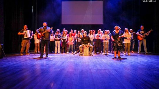 Drużyna z Naszego Podwórka II. Znowu grają!