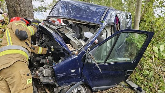 Dwa zdarzenia drogowe w powiecie jędrzejowskim. Dwie osoby trafiły do szpitala