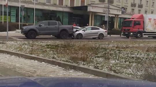 Dwie kolizje na ul. Żelaznej w Kielcach 