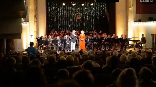 Dwie orkiestry, jeden żywioł. Karnawałowy koncert wojskowych muzyków w WDK