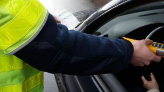 Dwóch na "podwójnym gazie" i bez prawa jazdy