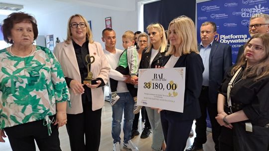 Działacze ostrowieckiej Platformy wsparli dwójkę chorych dzieci funduszami zebranymi podczas "Balu dobrych serc"