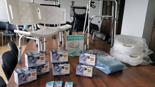 Działają globalnie, pomagają lokalnie