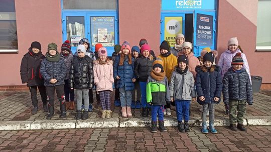 Dzieci z Sienna przed mikrofonem Radia Rekord 