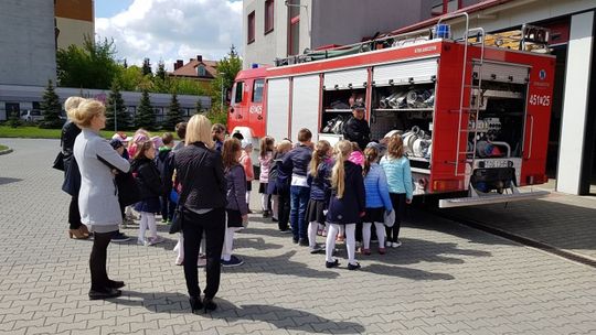 Dzieci z wizytą u strażaków