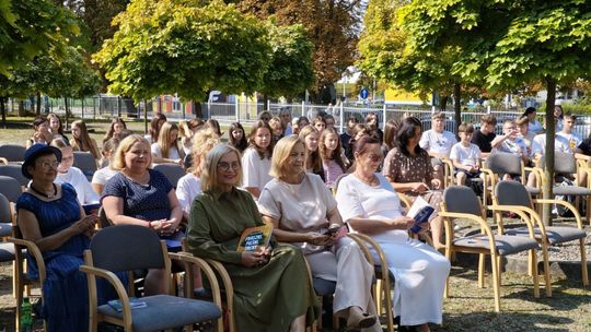 Dzieciaki czytają Kochanowskiego — Narodowe Czytanie 2025 [GALERIA]