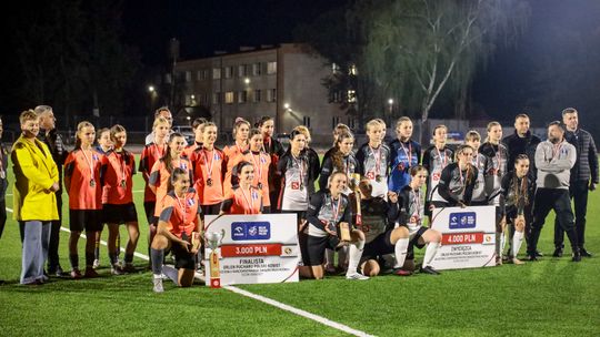 Efektowna wygrana piłkarek KSZO w finale Okręgowego Pucharu Polski