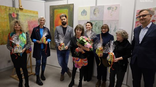 "Energia ogrodów" – wystawa inspirowana naturą w autobusowym sercu Kielc