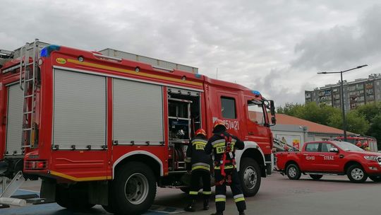 Ewakuacja marketu w Ostrowcu Świętokrzyskim
