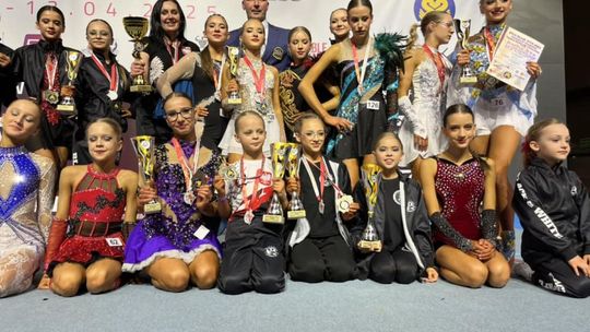 Fitnesski UKS Black & White Ostrowiec Świętokrzyski zdominowały puchar Polski w Kielcach
