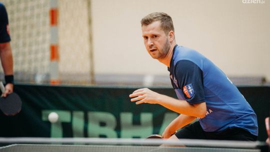 Floras numer 1, Bąk też zagra