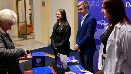 Fundacja „Daj Szansę” zaprasza uczniów do składania wniosków o stypendia naukowe i artystyczne