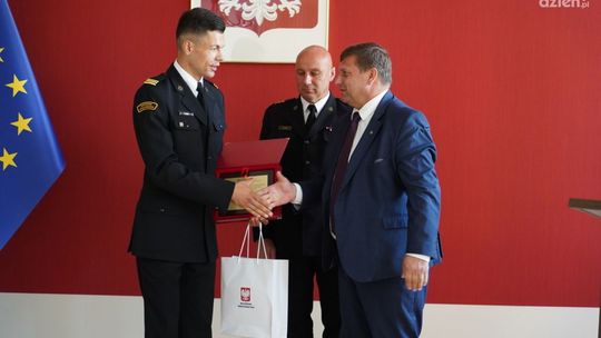 Gratulacje dla strażaka za sukces sportowy