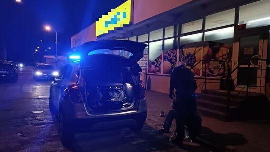 Groził ekspedientce nożem