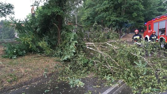 Gwałtowna burza nad powiatem ostrowieckim