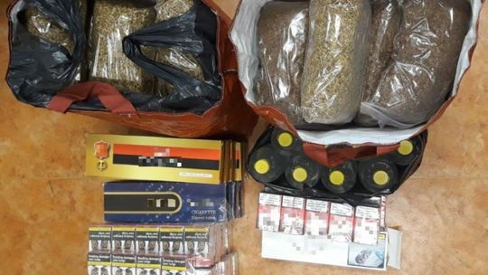 Handlował nielegalnym tytoniem i alkoholem. Wpadł na targowisku