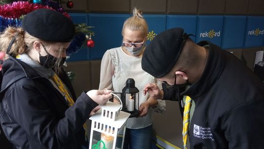 Harcerze dzielą się Betlejemskim Światłem Pokoju 