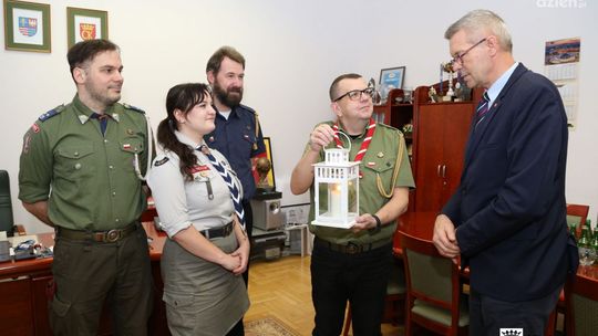 Harcerze przekazali Betlejemskie Światło Pokoju